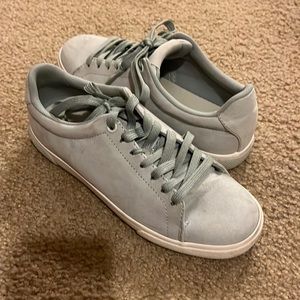 Baby blue divided sneakers